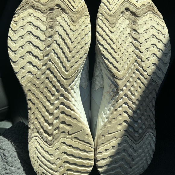 Women’s Nike odyssey react - Picture 3 of 4